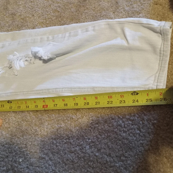 4/$15 Ultra Light Wash Highest Rise Mom Jean Wild Fable Distressed Size 8 - Picture 7 of 8